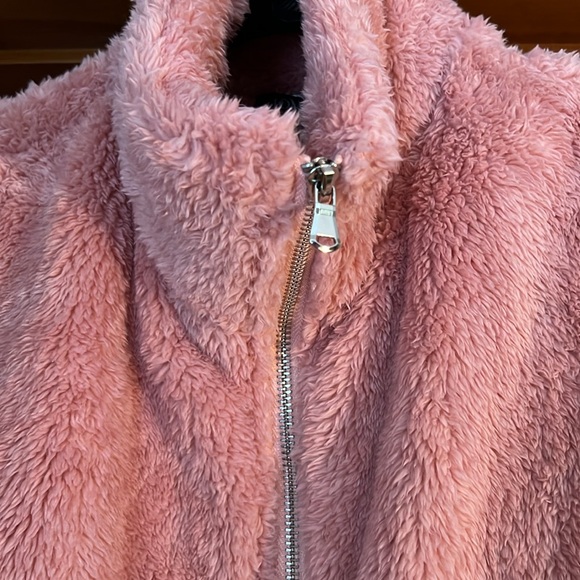 Pink fuzzy vest - Picture 3 of 3